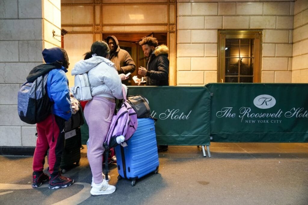 Junto con este refugio de migrantes en Nueva York han cerrado 50 más