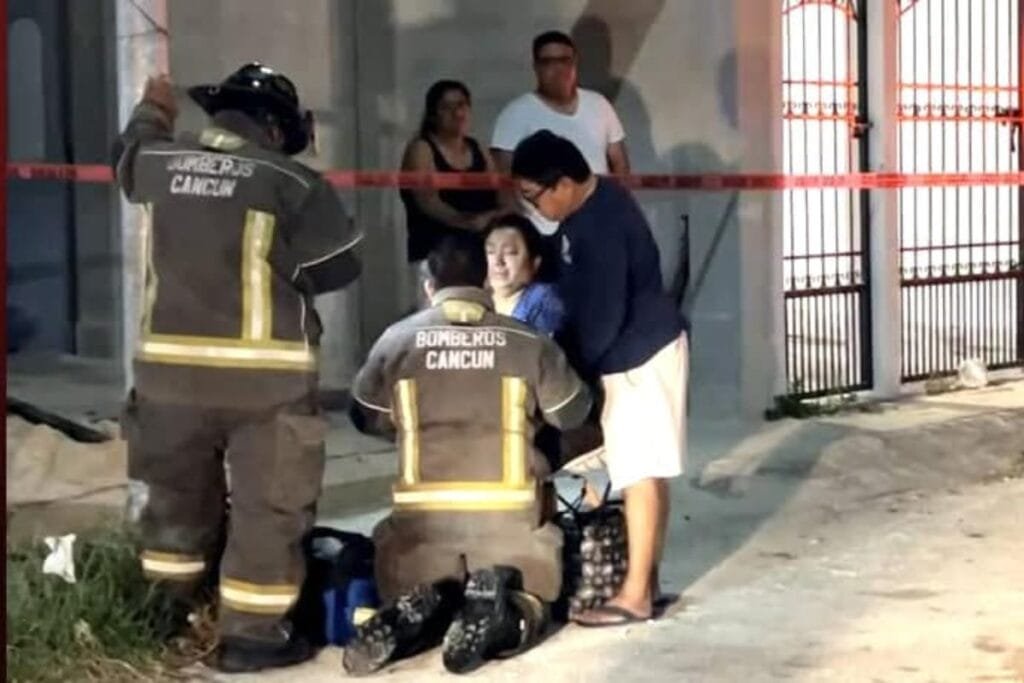 Un adolescente murió en un incendio en Cancún y una mujer resultó herida. Se investiga si fue un ataque con una bomba molotov