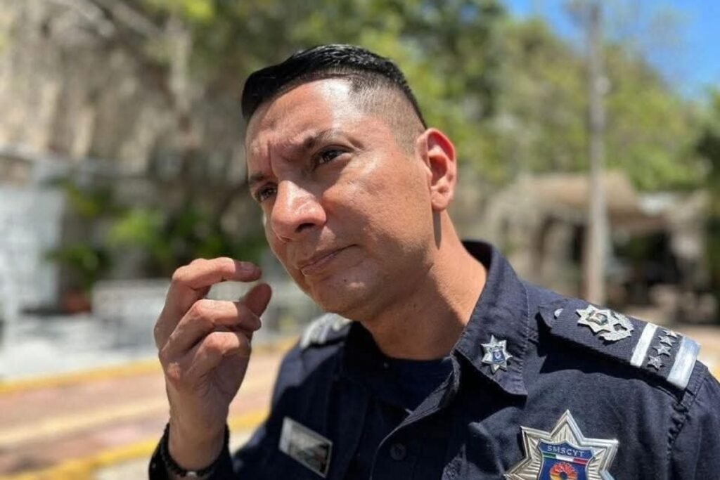 En reunión con regidores y la alcaldesa, destituyen al jefe de la policía en Cancún, Carlos Ernesto D’Amiano. Presentarán al nuevo titular